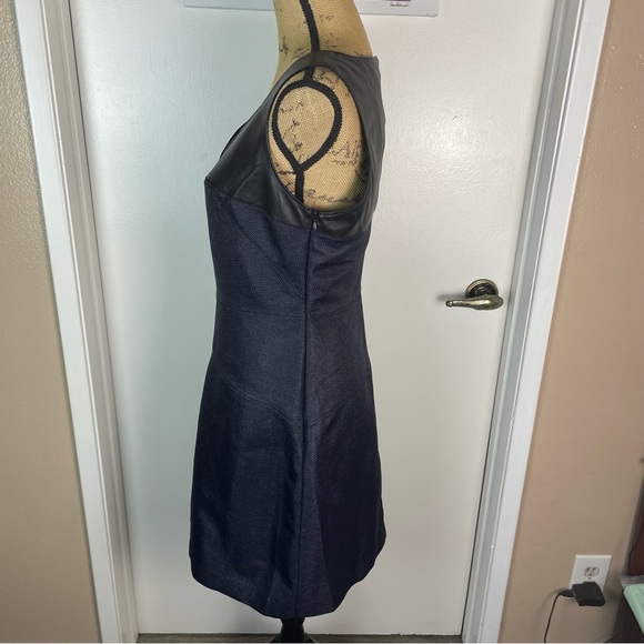 bebe Leather Trim Navy Blue Sleeveless Textured Dress Size M V-Neck Lined Party - Picture 7 of 13